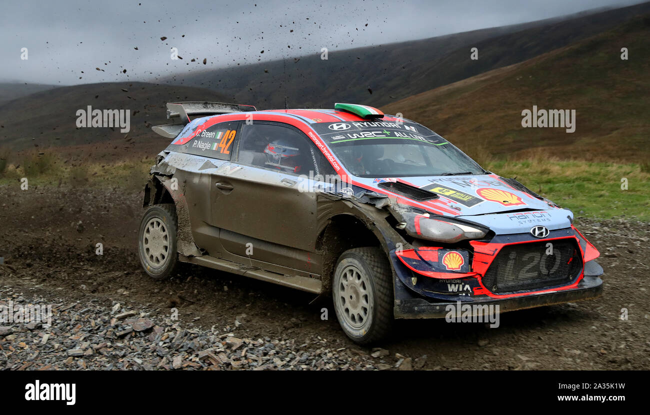 In Irlanda il Craig Breen e Paul Nagle in Hyundai i20 Coupe WRC durante la terza giornata del Rally del Galles GB. Foto Stock
