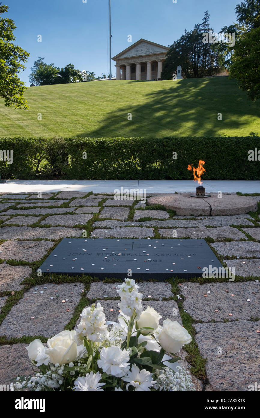 La Tomba di JFK, Presidente John F Kennedy, il Cimitero Nazionale di Arlington, Washington DC, Stati Uniti d'America Foto Stock