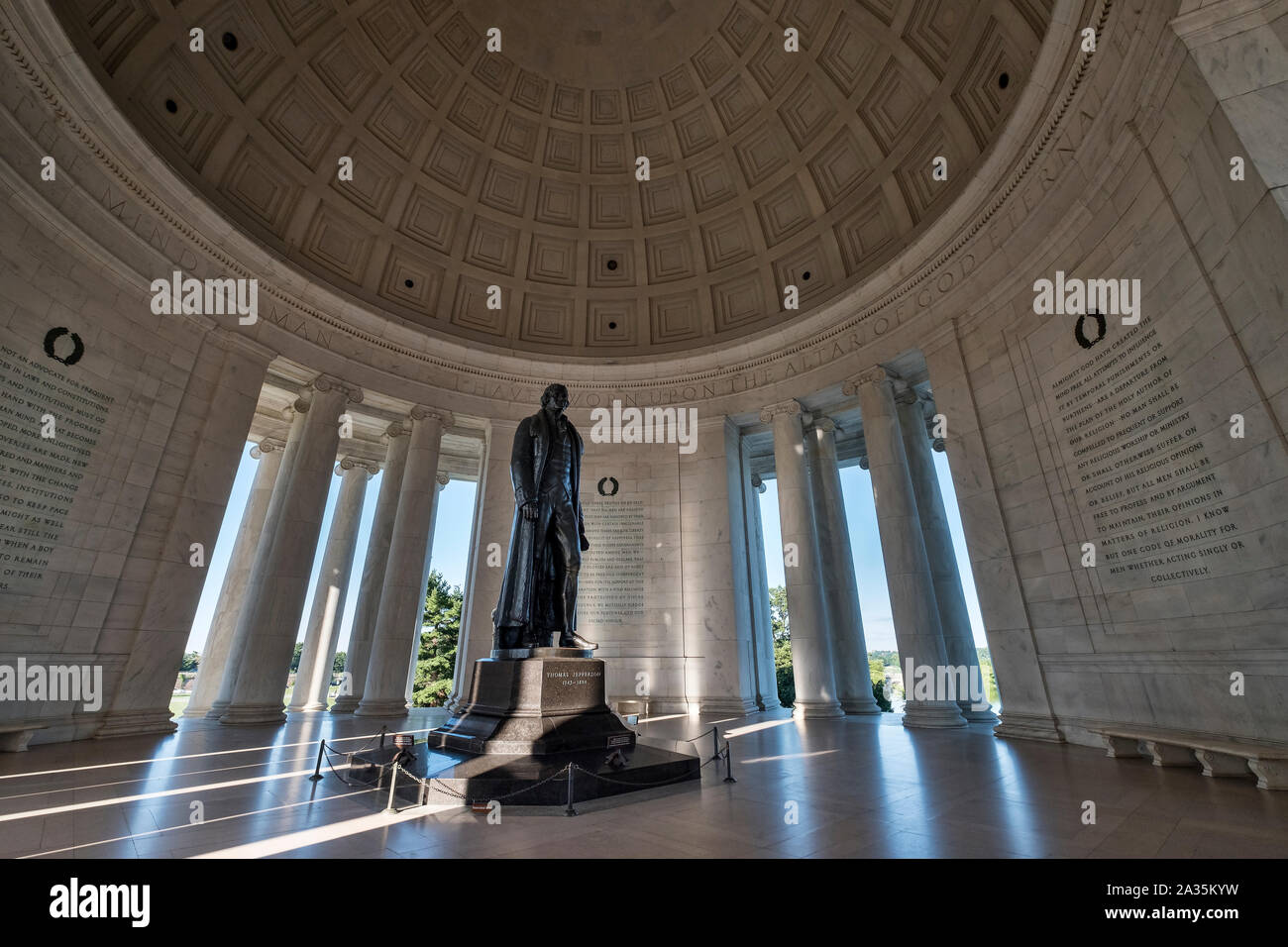 Statua di Thomas Jefferson, all'interno del Jefferson Memorial, Washington DC, Stati Uniti d'America Foto Stock