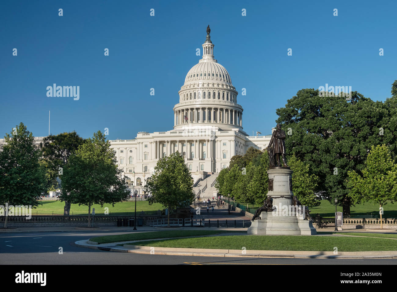 Statua di James Garfield e il Campidoglio US Edificio, Capitol Hill, Washington DC, Stati Uniti d'America Foto Stock