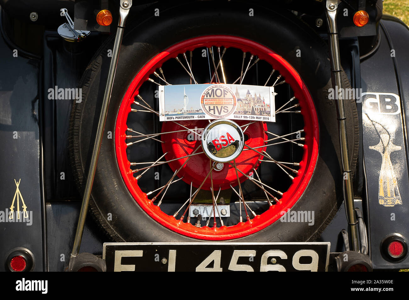 Il retro di un 1935 BSA Scout sul visualizzatore in corrispondenza di un car show Foto Stock