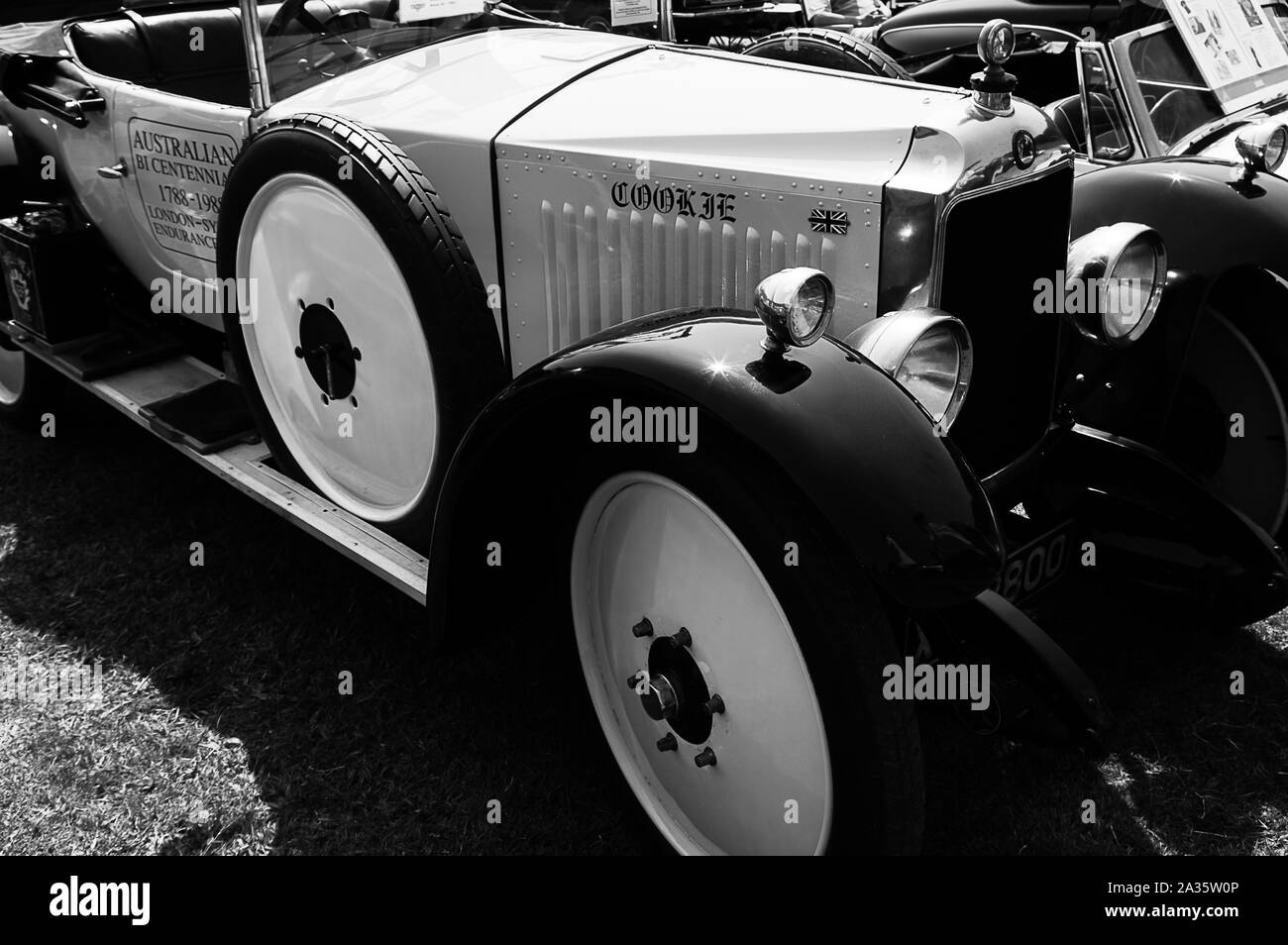 La parte anteriore di un 1924 Vauxhall 14/40 M-tipo Melton Tourer sul visualizzatore in corrispondenza di un car show Foto Stock