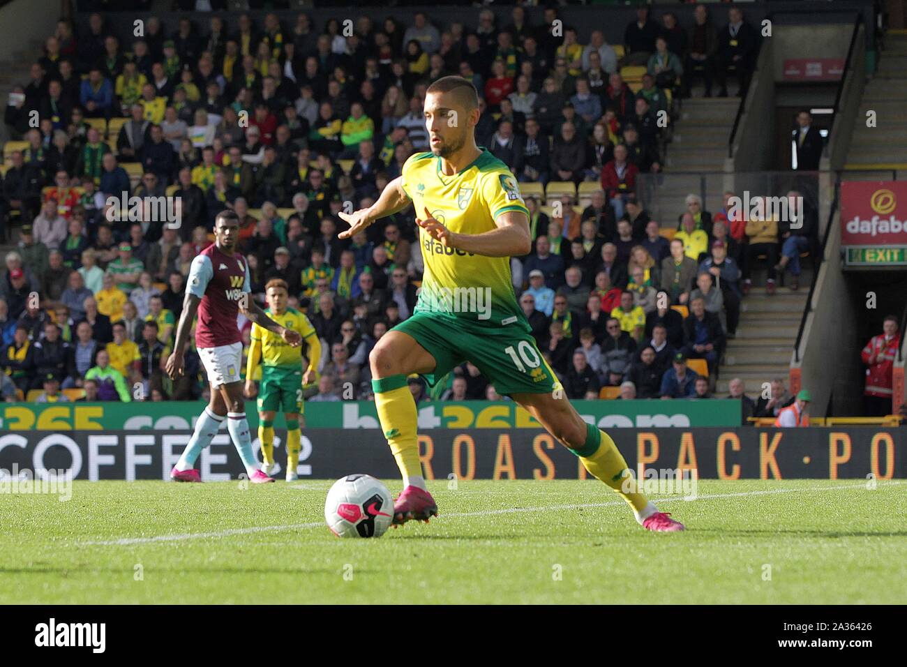 Norwich, Regno Unito. 04 ott 2019. Moritz Leitner di Norwich City durante il match di Premier League tra Norwich City e Aston Villa a Carrow Road su 5 Ottobre 2019 a Norwich in Inghilterra. (Foto di Matt Bradshaw/phcimages.com) Credit: Immagini di PHC/Alamy Live News Foto Stock