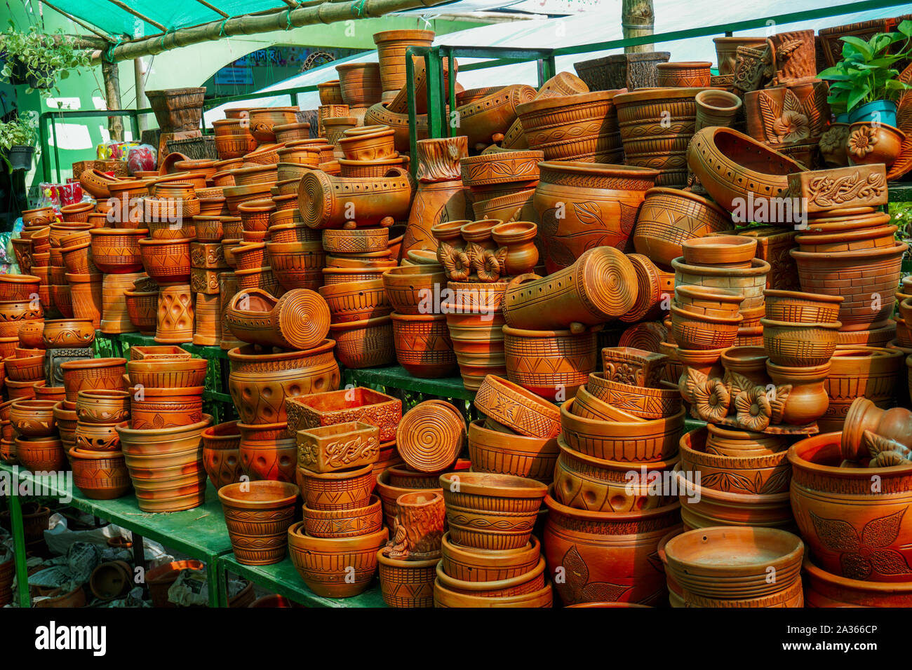 Vari tipi di ceramica che vengono utilizzati in vivaio o in giardino. È pronto in Bangladesh. È anche esportati all'estero facendo vari tipi di Foto Stock