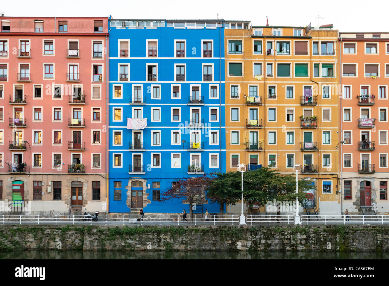 Colorato Martzana pier appartamenti, Bilbao, Spagna, Europa Foto Stock