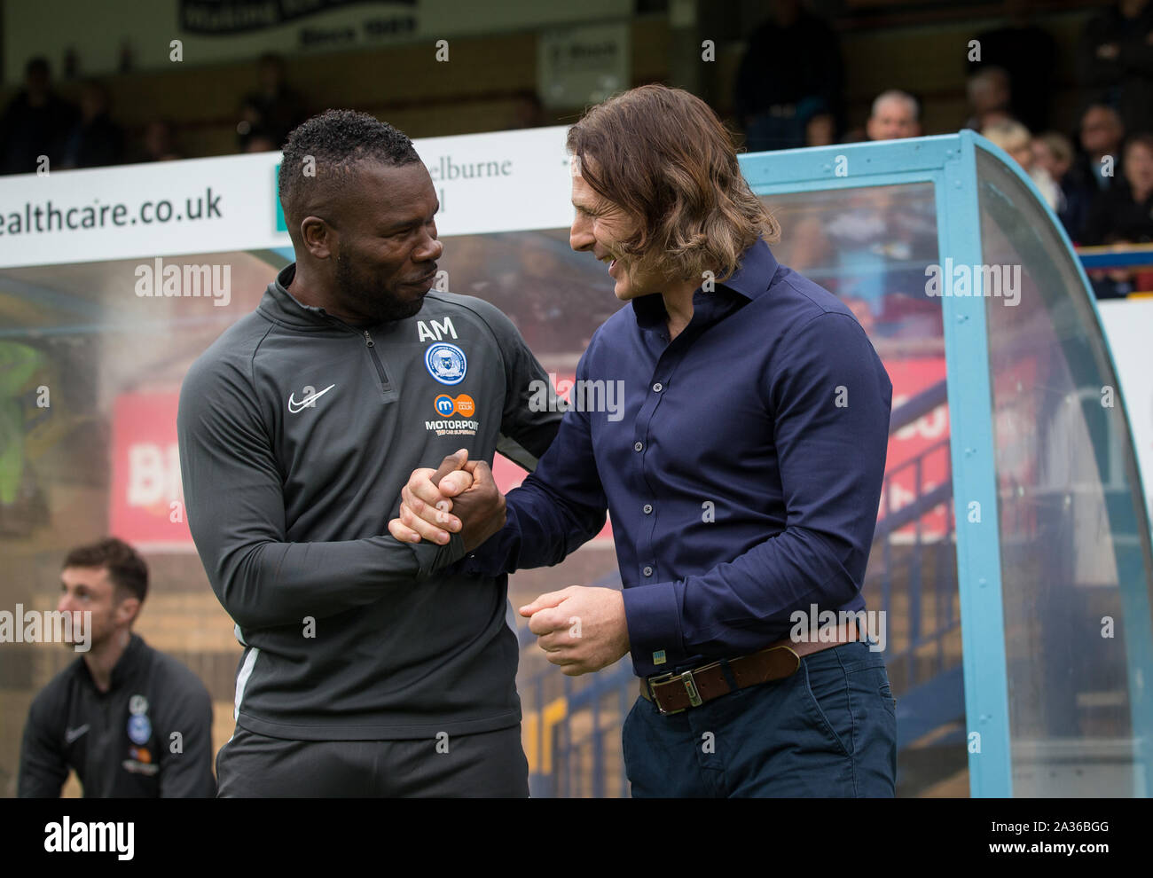 High Wycombe, Regno Unito. 05 ott 2019. Peterborough Regno coach Aaron McLean & Wycombe Wanderers manager Gareth Ainsworth durante la scommessa del Cielo lega 1 corrispondenza tra Wycombe Wanderers e Peterborough presso Adams Park, High Wycombe, in Inghilterra il 5 ottobre 2019. Foto di Andy Rowland. Credito: prime immagini multimediali/Alamy Live News Foto Stock