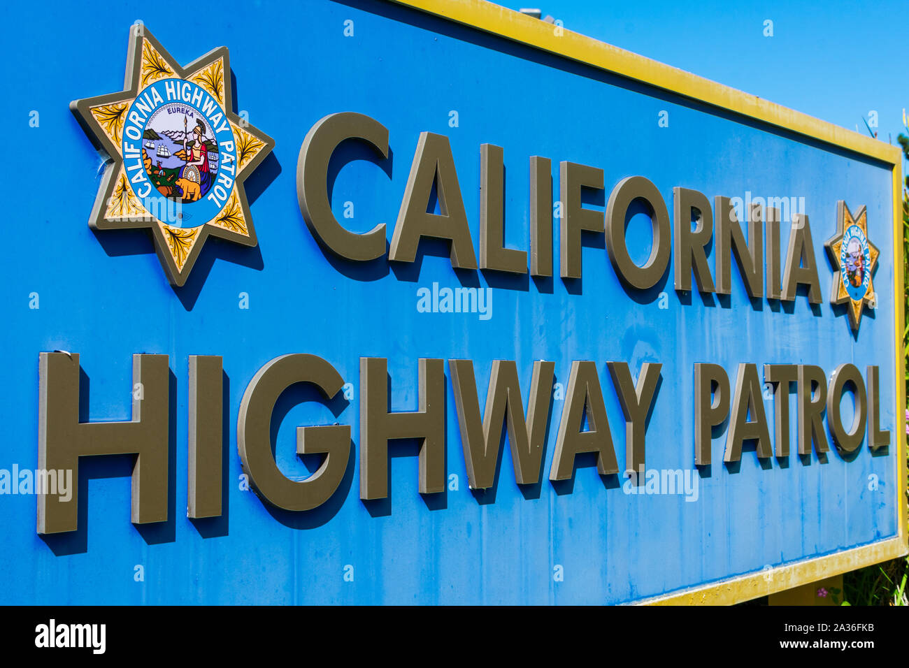 California Highway Patrol emblema e segno di un'autorità di perseguimento penale. CHP patrol ha giurisdizione sulle rotte della California e noto come forze di polizia di stato Foto Stock