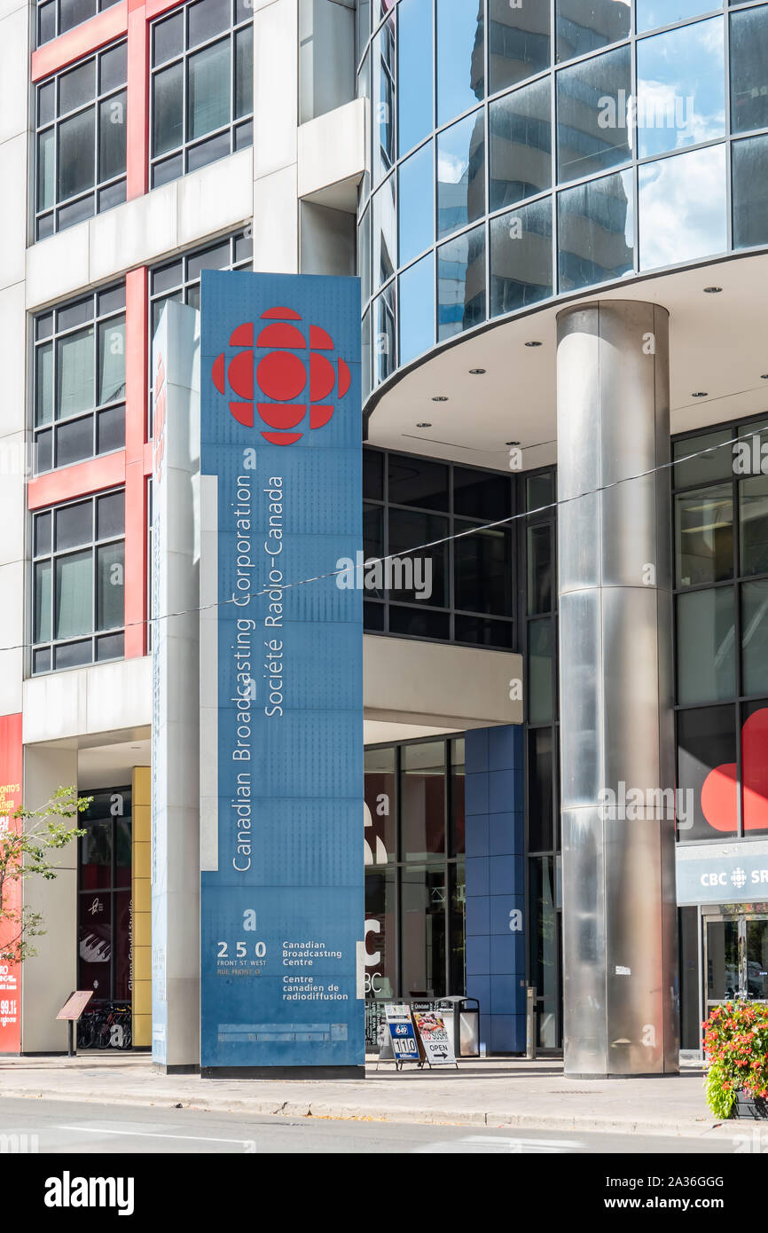 Ingresso principale al centro di diffusione della Canadian Broadcasting Corporation su Front Street a Toronto. Foto Stock