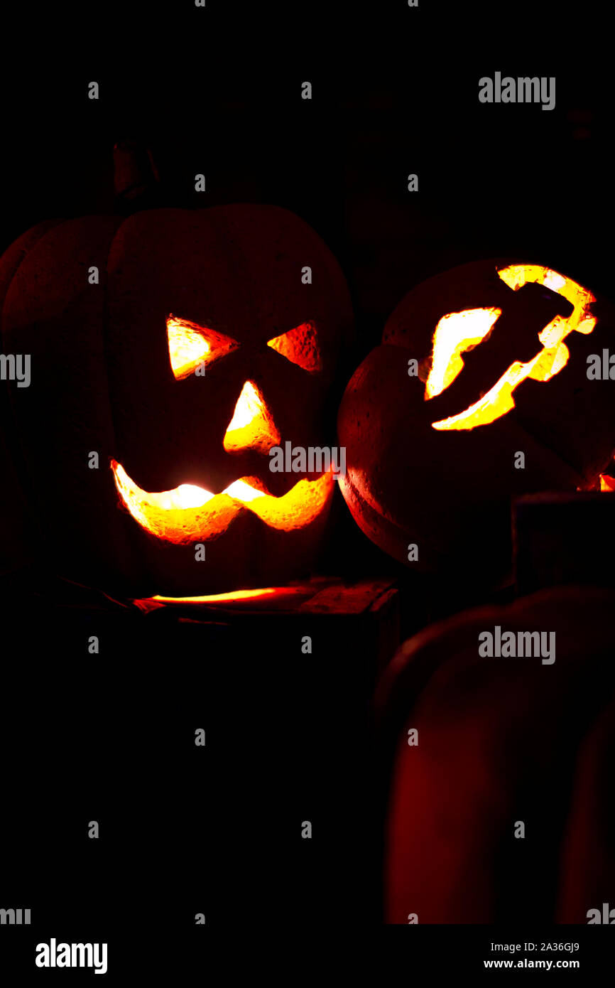 Zucche di Halloween con un pauroso faccia male Foto Stock