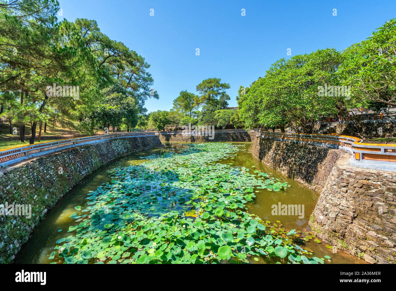 Luu Khiem lago in Vietnam antica Tu Duc tomba reale vicino a tonalità, Vietnam. Un sito Patrimonio Mondiale dell'Unesco. Foto Stock