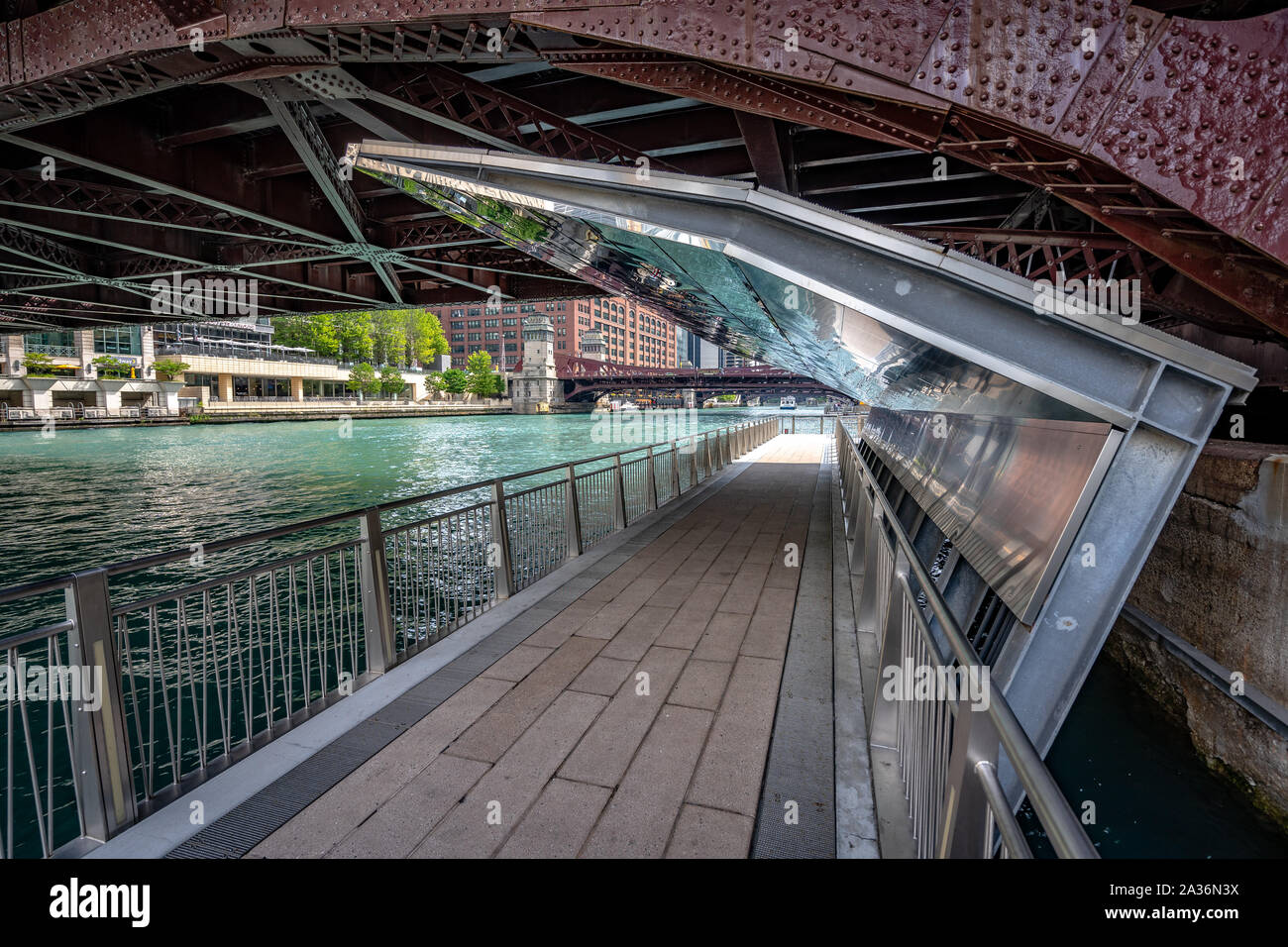 Chicago, Illinois, USA - Sentiero lungo il fiume Chicago Foto Stock