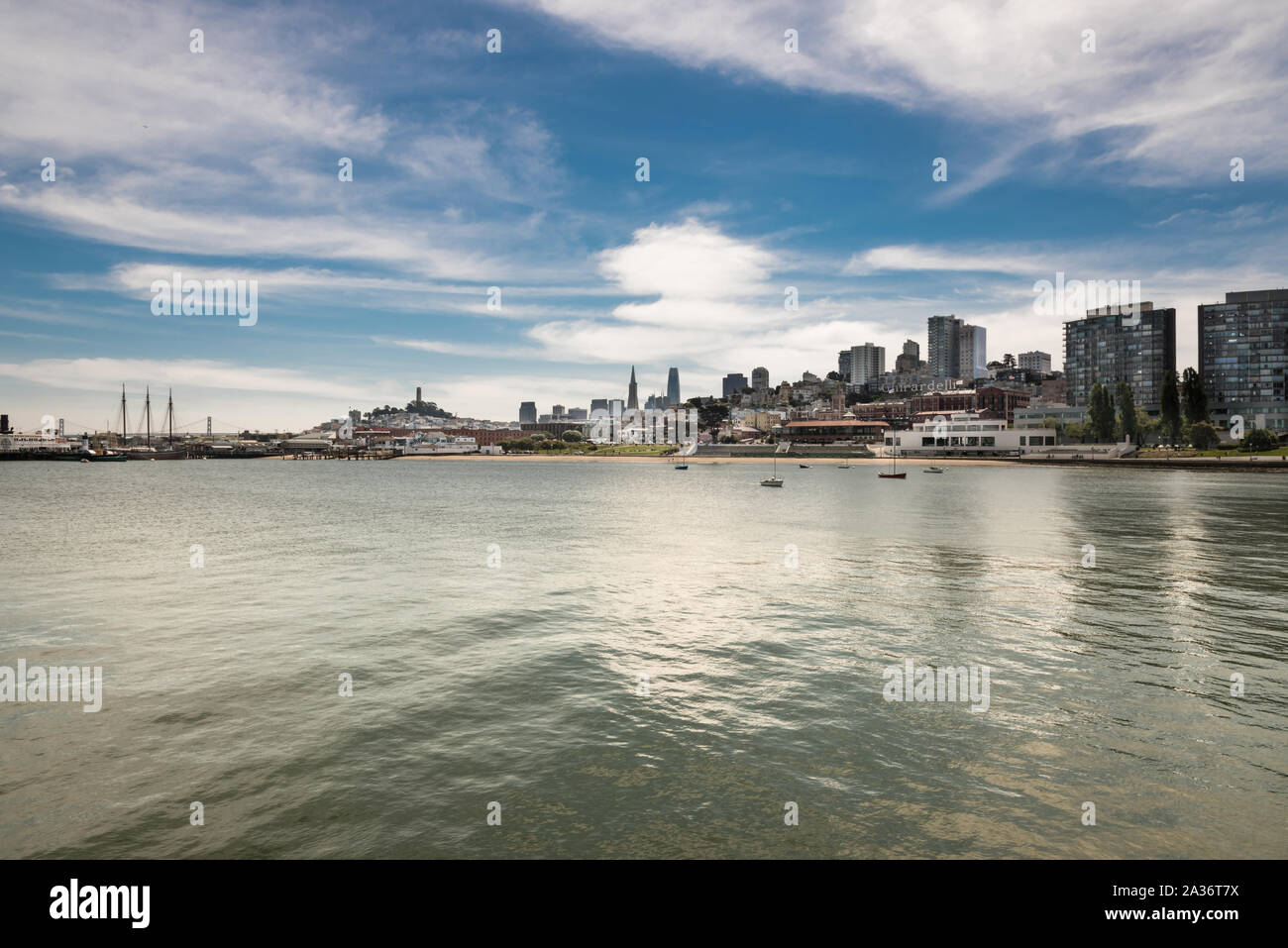 Vista di san francisco dal mare. L'estate. Stati Uniti Foto Stock