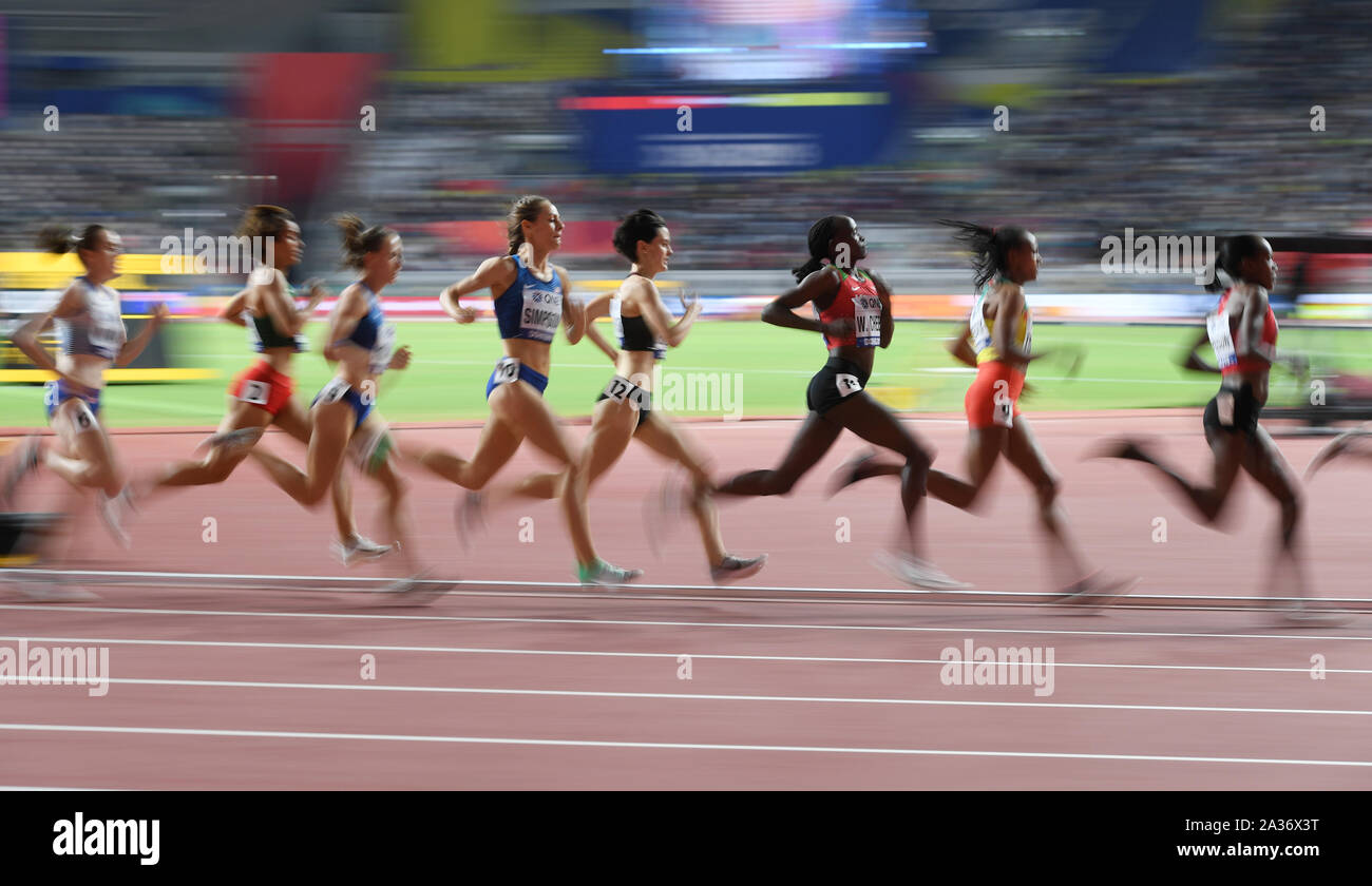 Doha in Qatar. 5 Ottobre, 2019. Gli atleti competere durante la donna 1500m finale al 2019 IAAF mondiale di atletica a Doha, in Qatar, il 5 ottobre 2019. Credito: Jia Yuchen/Xinhua/Alamy Live News Foto Stock