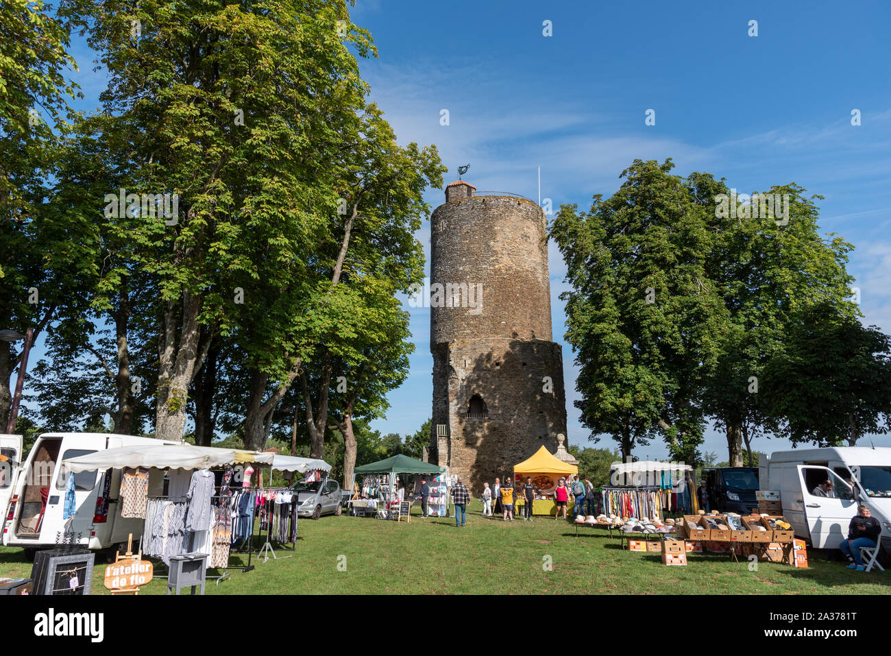 La cittadina medievale di Vouvant in Vandea regione della Francia Foto Stock