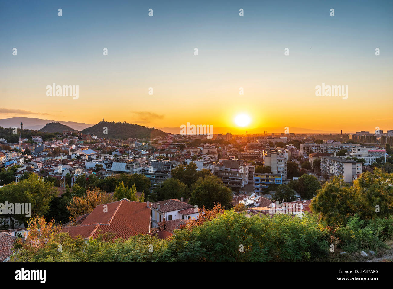 Autunno panoramico tramonto vista sulla città di Plovdiv, Bulgaria Foto Stock