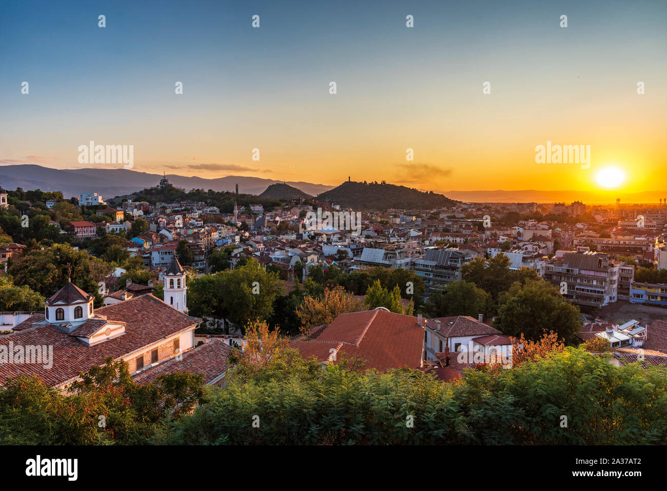 Autunno panoramico tramonto vista sulla città di Plovdiv, Bulgaria Foto Stock