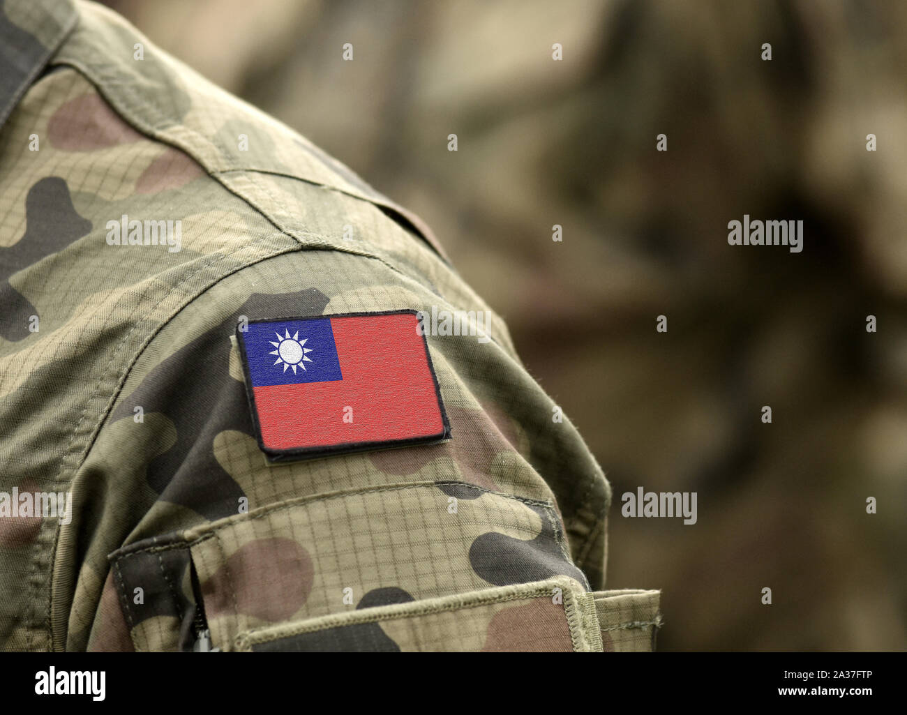 Bandiera di Taiwan in uniforme militare (collage). Foto Stock