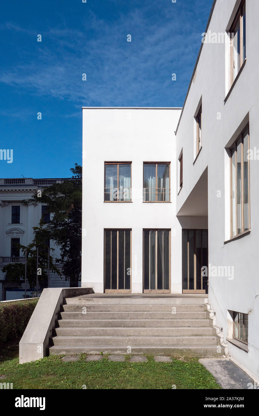 Vienna, Austria - 29 Settembre 2019: Casa Wittgenstein terrazza a Vienna, in Austria, l'Europa. Una moderna casa di città progettata nel 1928 da filosofo Ludwig Foto Stock