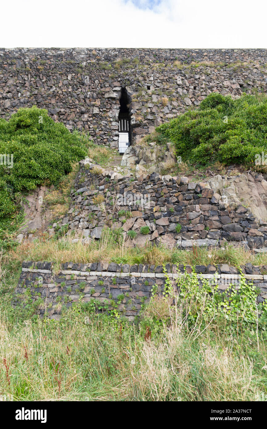 Saint Oswalds gate nel castello di Bamburgh Northumberland REGNO UNITO Foto Stock