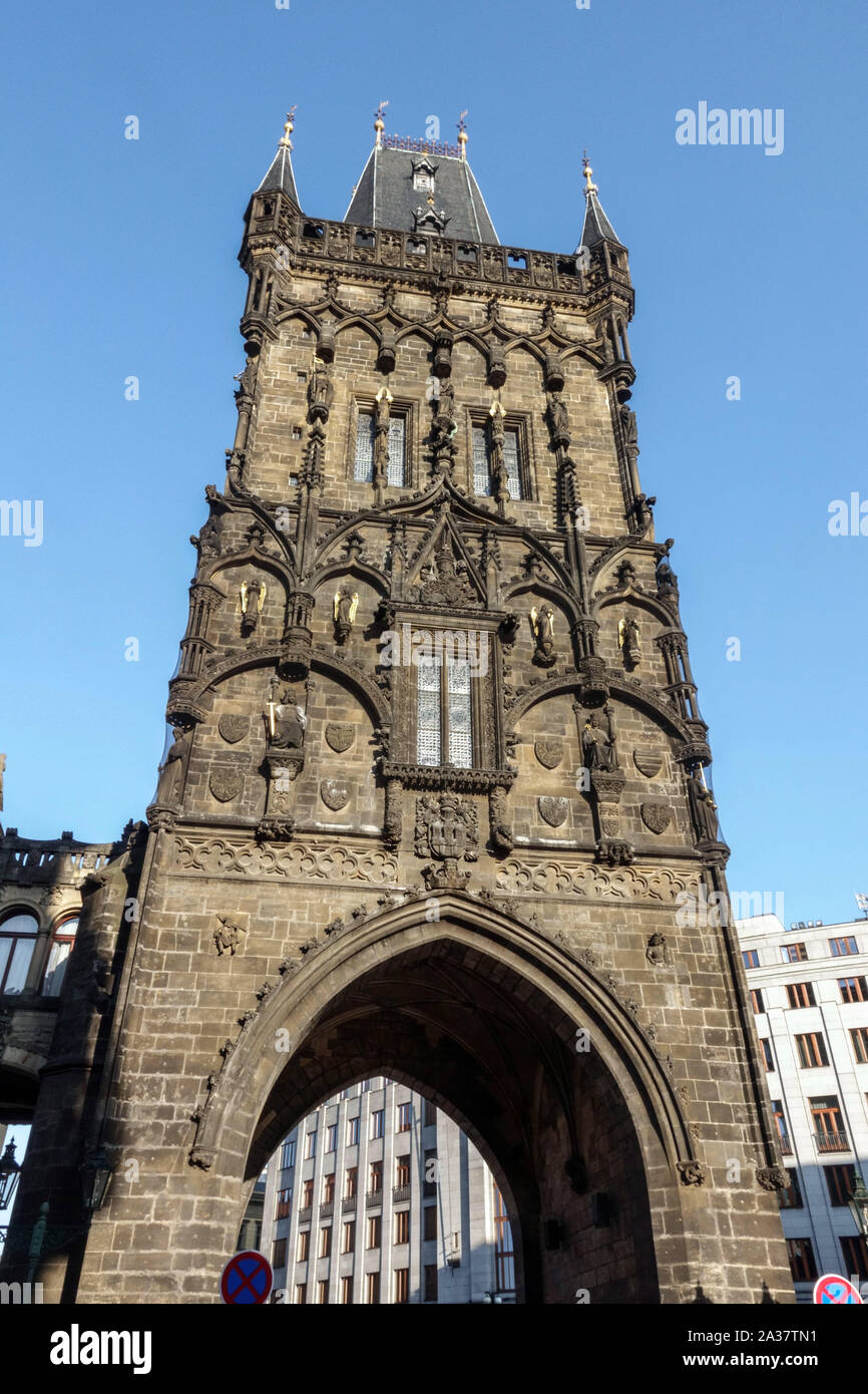 Praga Torre della Polvere, Gate, Prasna Brana, Repubblica Ceca Architettura gotica Foto Stock