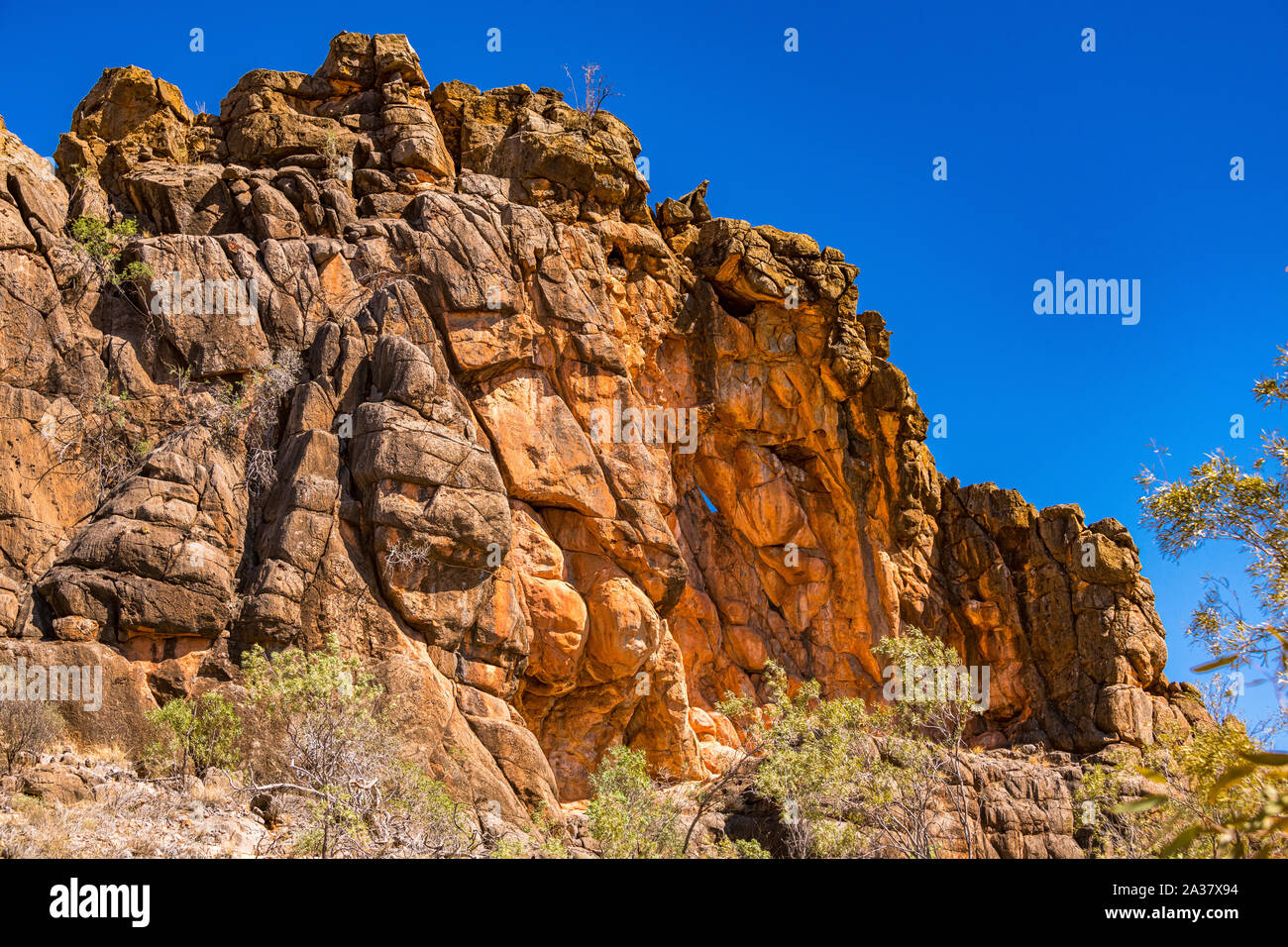 La roccia di corroboree nel McDonnells orientale, territorio del Nord, Australia Foto Stock