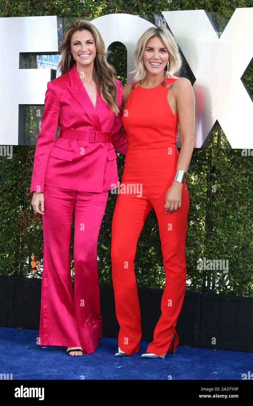 Erin Andrews, Charissa Thompson presso gli arrivi per WWE ventesimo anniversario di SmackDown Premiere, STAPLES Center di Los Angeles, CA Ottobre 4, 2019. Foto di: Priscilla concedere/Everett Collection Foto Stock