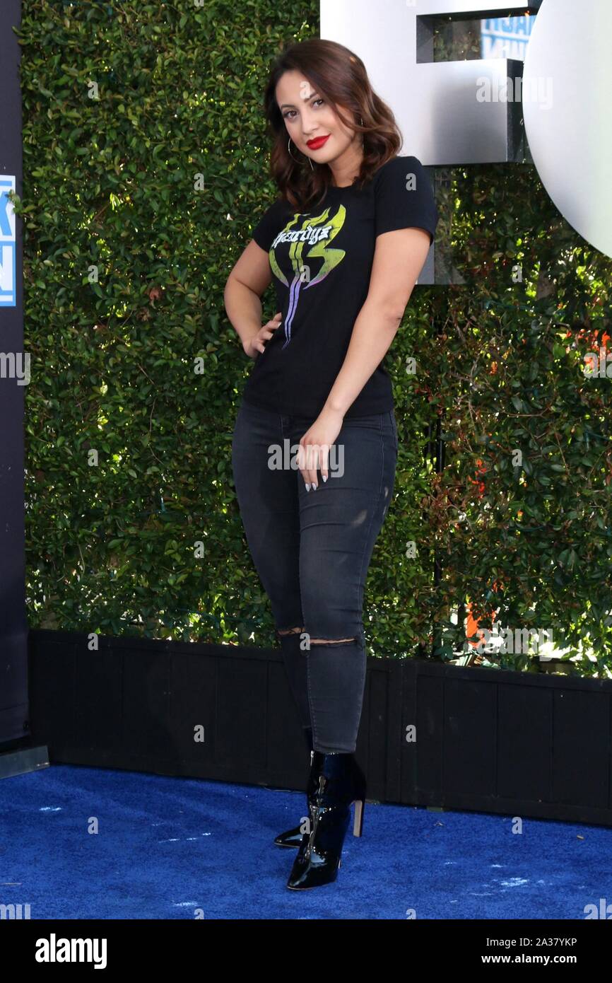 Los Angeles, CA. 4 Ott 2019. Francia Raisa presso gli arrivi per WWE ventesimo anniversario di SmackDown Premiere, STAPLES Center di Los Angeles, CA Ottobre 4, 2019. Credito: Priscilla concedere/Everett raccolta/Alamy Live News Foto Stock