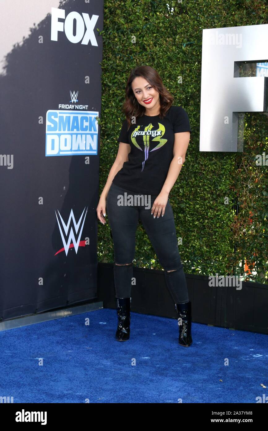 Los Angeles, CA. 4 Ott 2019. Francia Raisa presso gli arrivi per WWE ventesimo anniversario di SmackDown Premiere, STAPLES Center di Los Angeles, CA Ottobre 4, 2019. Credito: Priscilla concedere/Everett raccolta/Alamy Live News Foto Stock