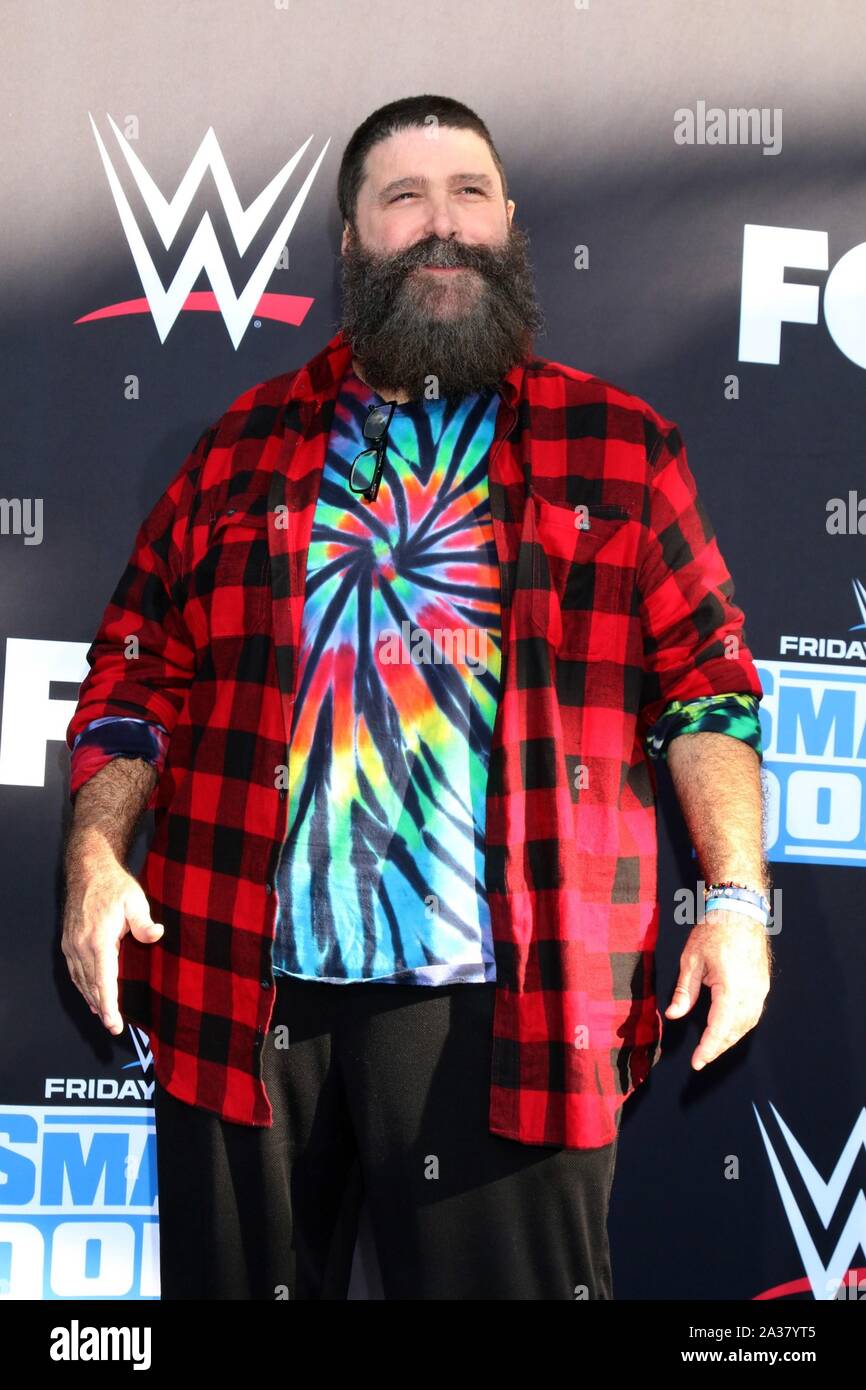 Mick Foley presso gli arrivi per WWE ventesimo anniversario di SmackDown Premiere, STAPLES Center di Los Angeles, CA Ottobre 4, 2019. Foto di: Priscilla concedere/Everett Collection Foto Stock