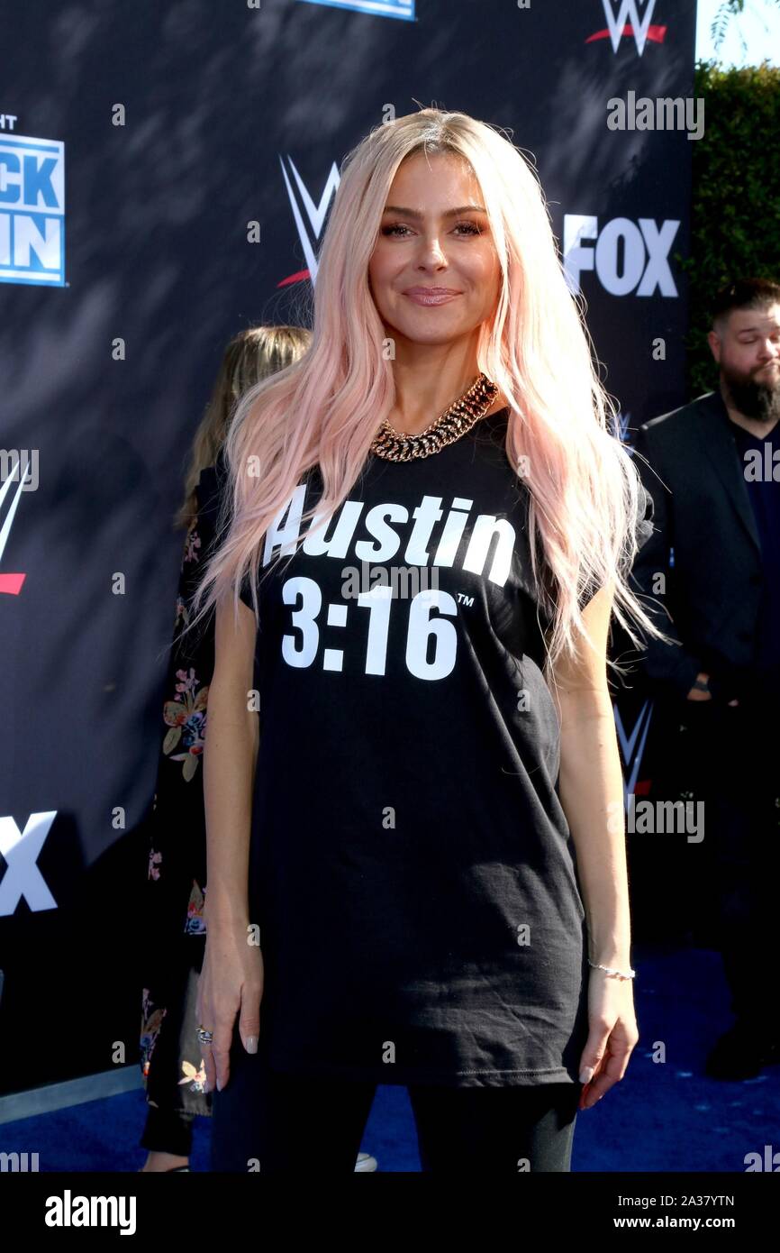 Maria Menounos presso gli arrivi per WWE ventesimo anniversario di SmackDown Premiere, STAPLES Center di Los Angeles, CA Ottobre 4, 2019. Foto di: Priscilla concedere/Everett Collection Foto Stock
