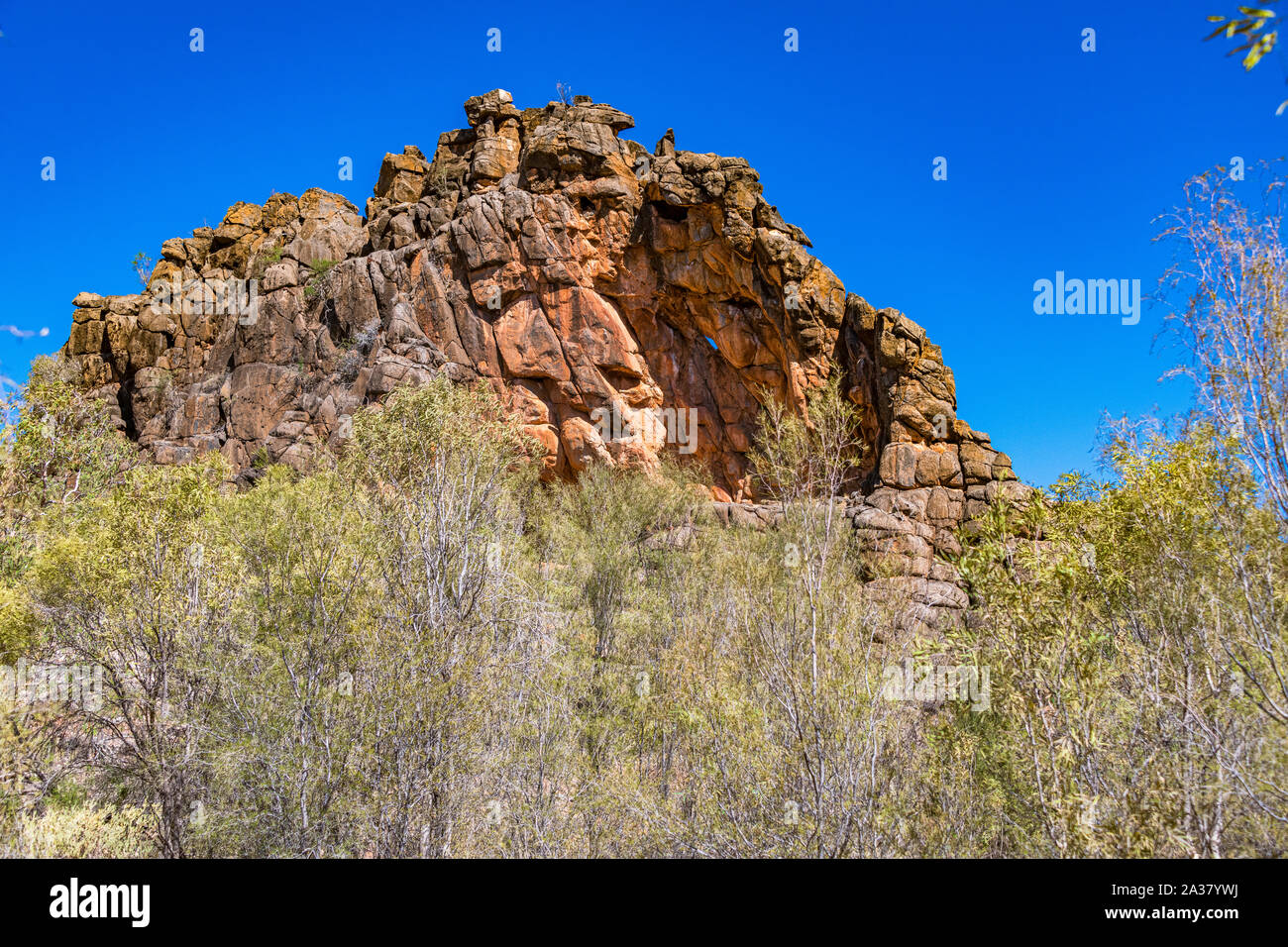 Corroboree Rock in Oriente MacDonnell Ranges, Territorio del Nord, l'Australia Foto Stock