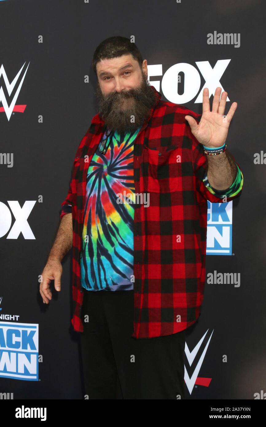 Mick Foley presso gli arrivi per WWE ventesimo anniversario di SmackDown Premiere, STAPLES Center di Los Angeles, CA Ottobre 4, 2019. Foto di: Priscilla concedere/Everett Collection Foto Stock