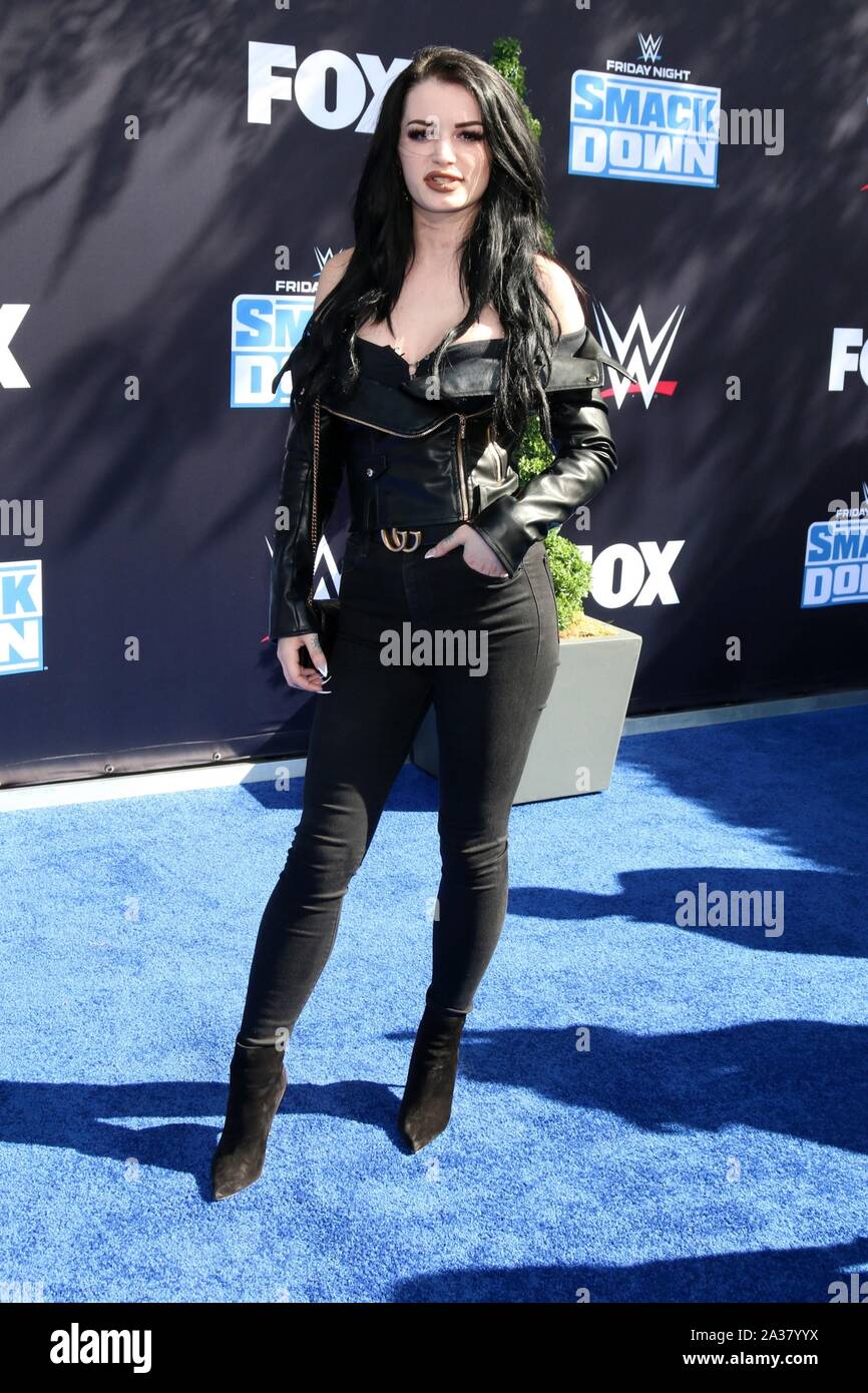 Paige aka Saraya-Jade Bevis presso gli arrivi per WWE ventesimo anniversario di SmackDown Premiere, STAPLES Center di Los Angeles, CA Ottobre 4, 2019. Foto di: Priscilla concedere/Everett Collection Foto Stock