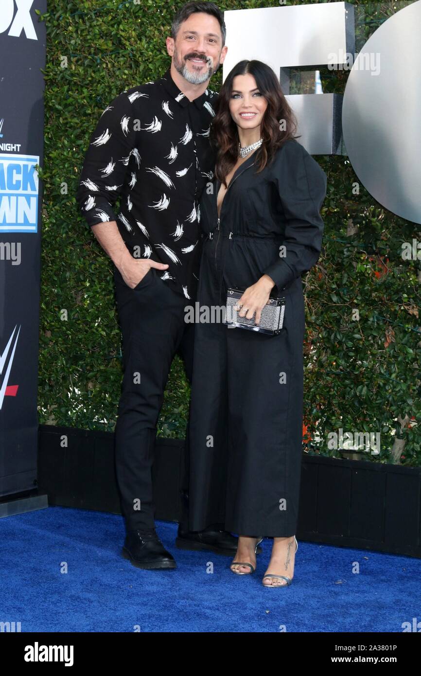 Steve Kazee, Jenna Dewan presso gli arrivi per WWE ventesimo anniversario di SmackDown Premiere, STAPLES Center di Los Angeles, CA Ottobre 4, 2019. Foto di: Priscilla concedere/Everett Collection Foto Stock