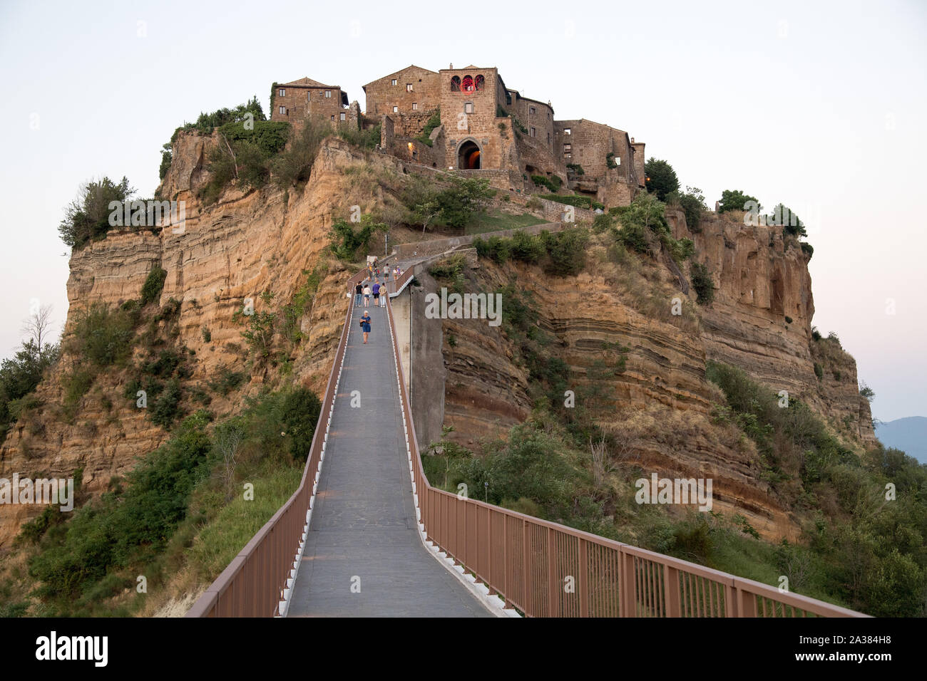 Panorama di Civita di Bagnoregio, Lazio, Italia. 20 agosto 2019, chiamato La citta che muore (la città che muore) © Wojciech Strozyk / Alamy Stock Photo Foto Stock