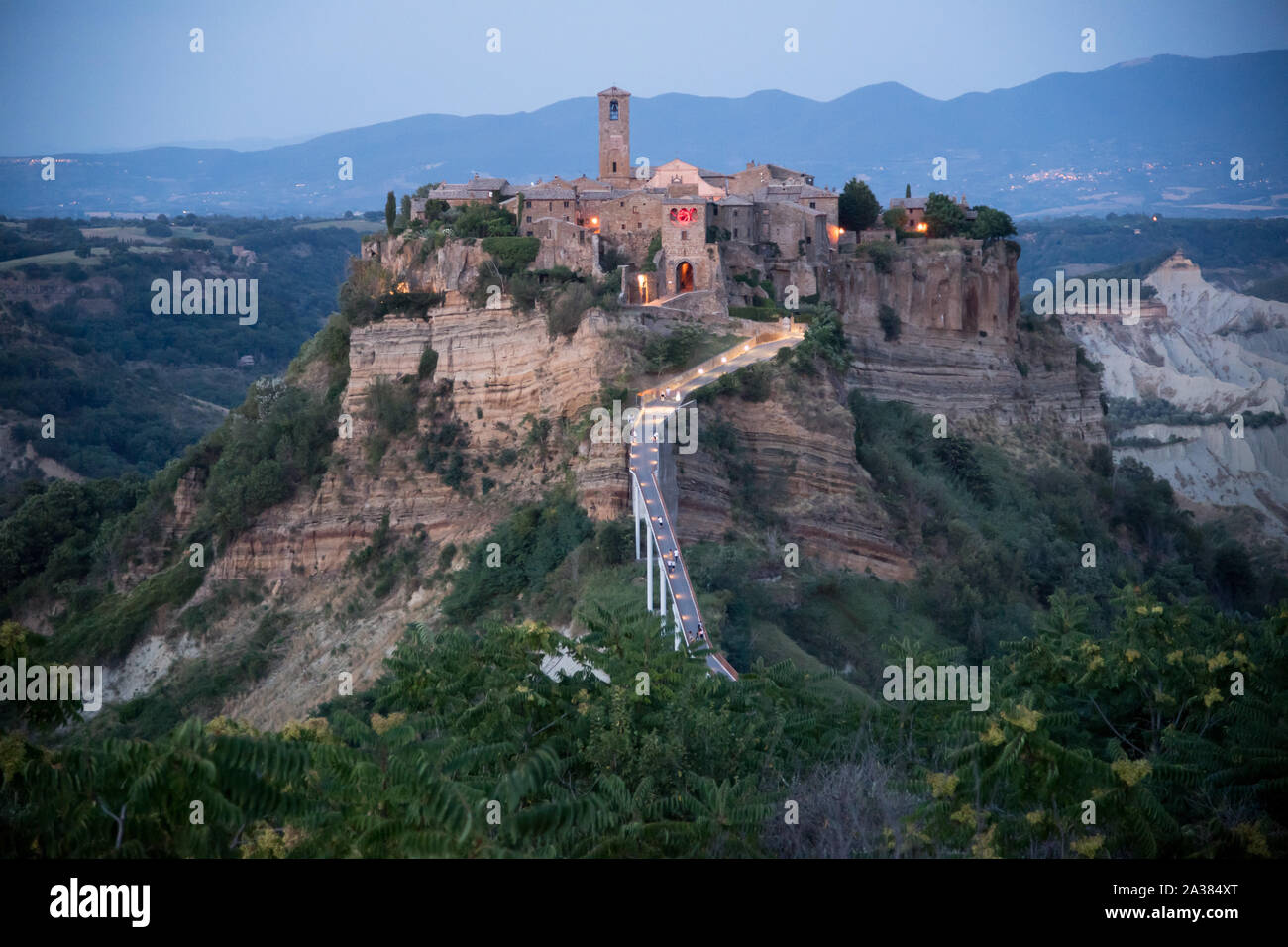 Panorama di Civita di Bagnoregio, Lazio, Italia. 20 agosto 2019, chiamato La citta che muore (la città che muore) © Wojciech Strozyk / Alamy Stock Photo Foto Stock