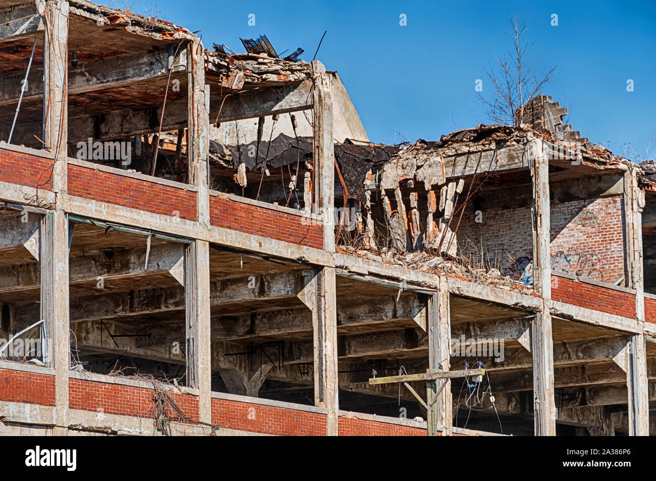 DETROIT, Michigan - 28 Aprile 2019: l'invecchiamento Packard Motor Company nella factory di Detroit è adesso aperto per gli elementi naturali e viene gradualmente fallilng in Foto Stock