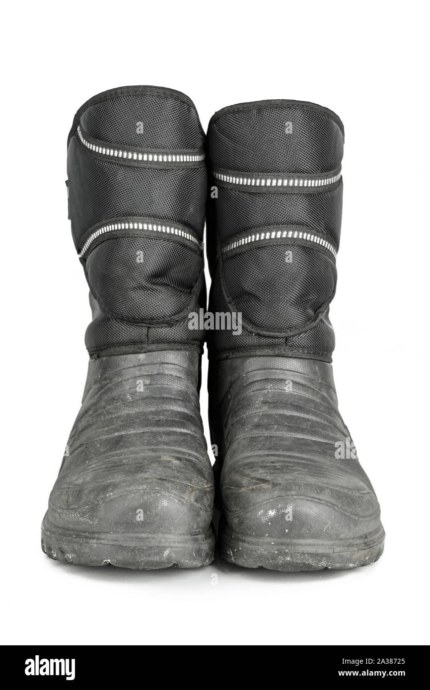 Dirty Men's stivali di gomma. isolato su sfondo bianco autunno pioggia calzature di protezione Foto Stock
