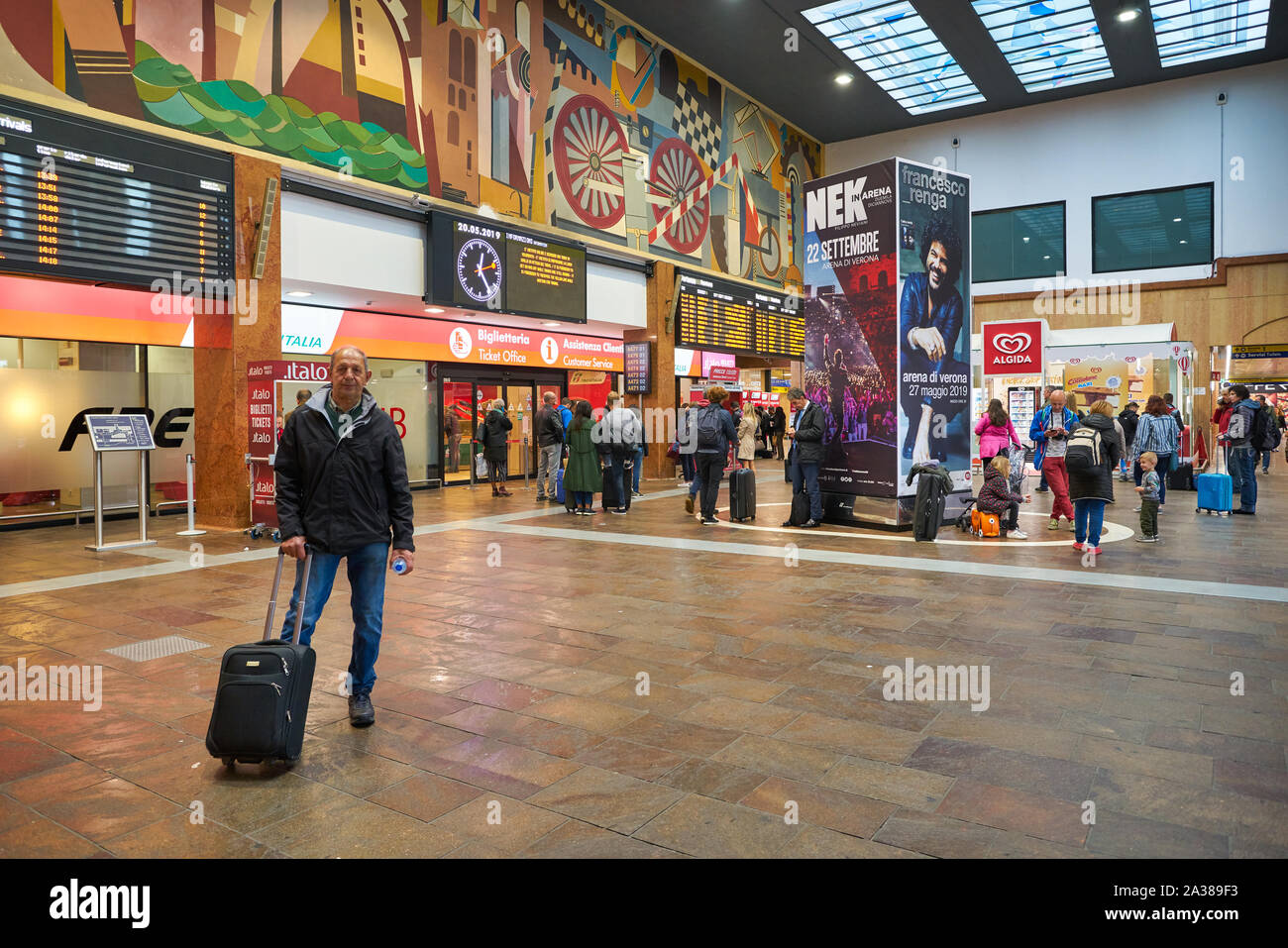 Porta nuova stazione ferroviaria immagini e fotografie stock ad alta  risoluzione - Alamy
