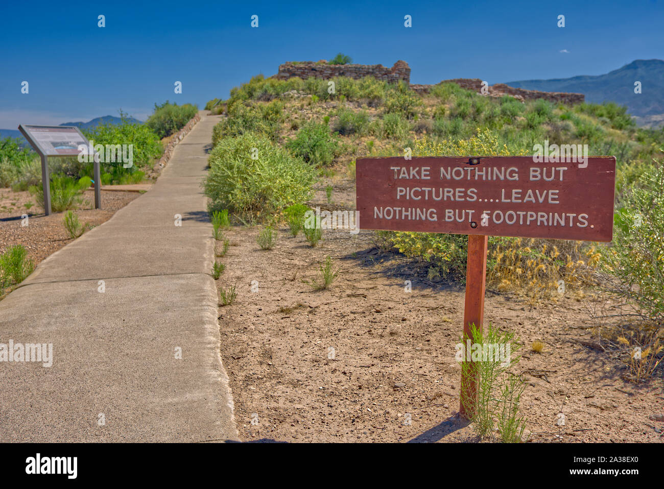 Firmare all'entrata sentiero delle rovine di Tuzigoot, Tuzigoot monumento nazionale, Clarkdale, Arizona, Stati Uniti Foto Stock
