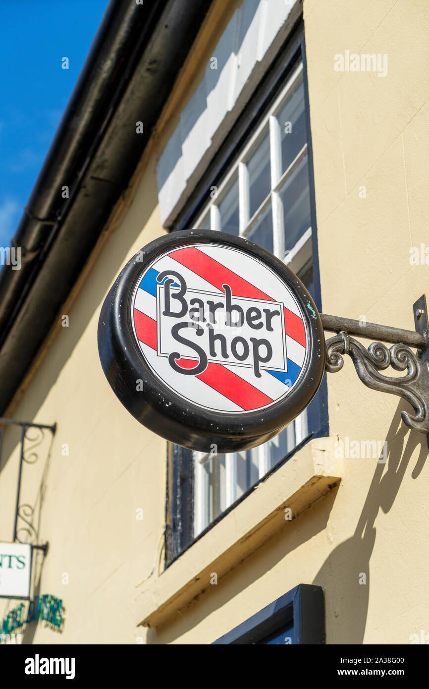 Circolare tradizionale rosso bianco e blu barbieri shop segno Foto Stock