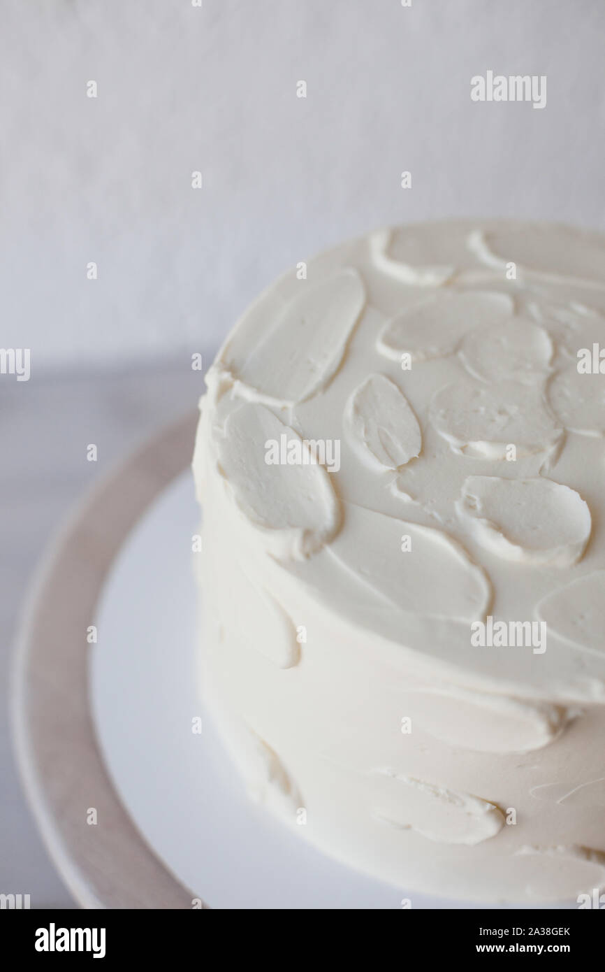 Close-up di una torta decorata con glassa di crema di burro Foto Stock
