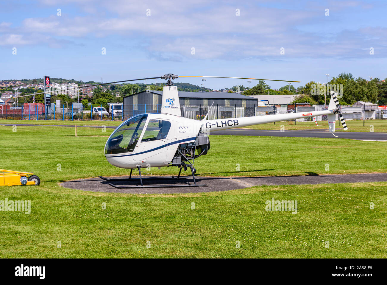 G-LHCB 2001 Robinson R22 Beta due elicotteri del sedile Foto Stock