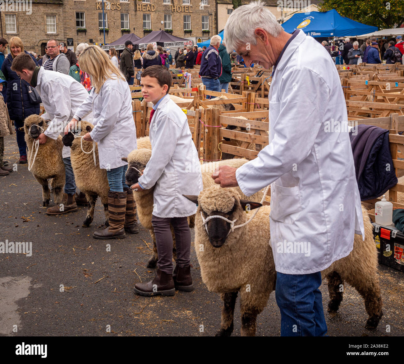 I concorrenti a Masham pecore Fair Foto Stock