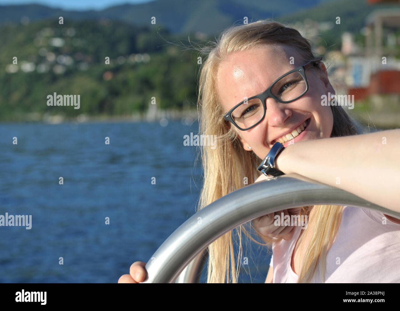 Bel sorriso (Lago Maggiore, Italia). Wunderschönes Lächeln (Lago Maggiore, Italien). Foto Stock