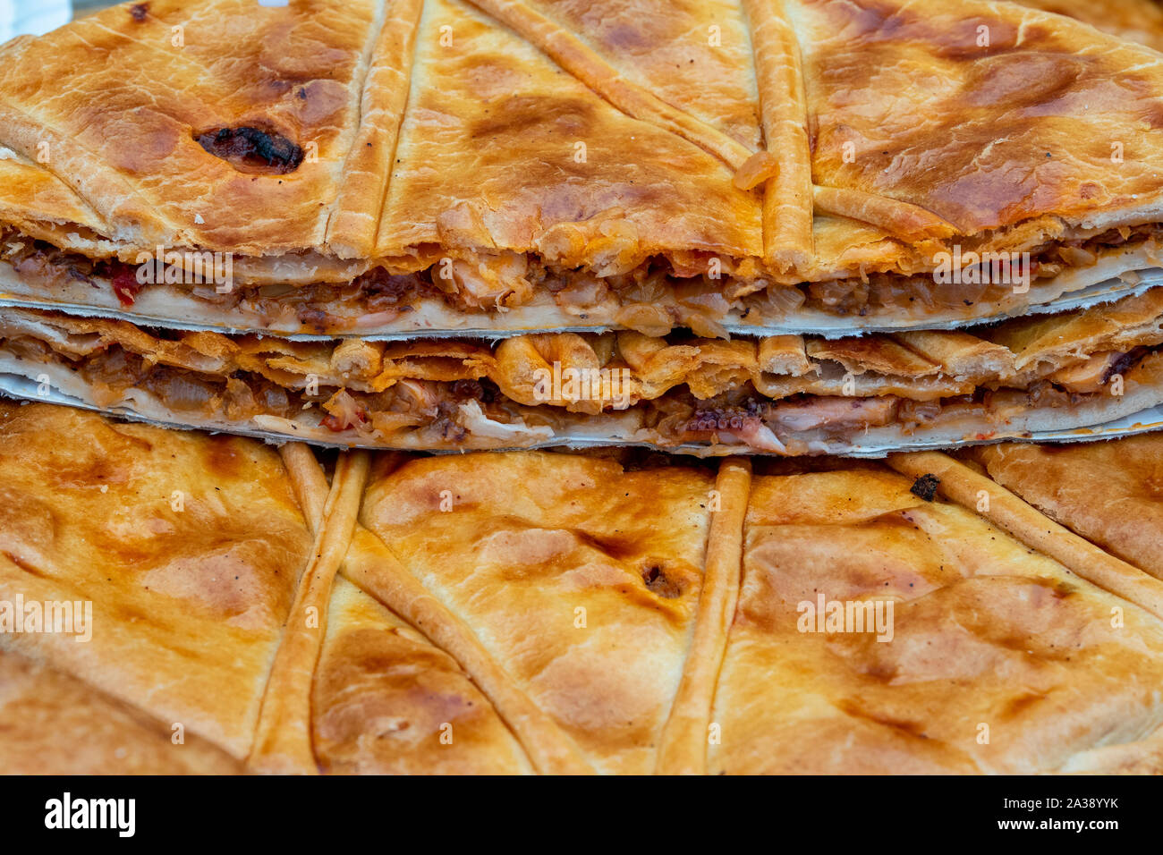 Il polpo galiziana tradizionale torta cibo dalla Spagna del nord Foto Stock