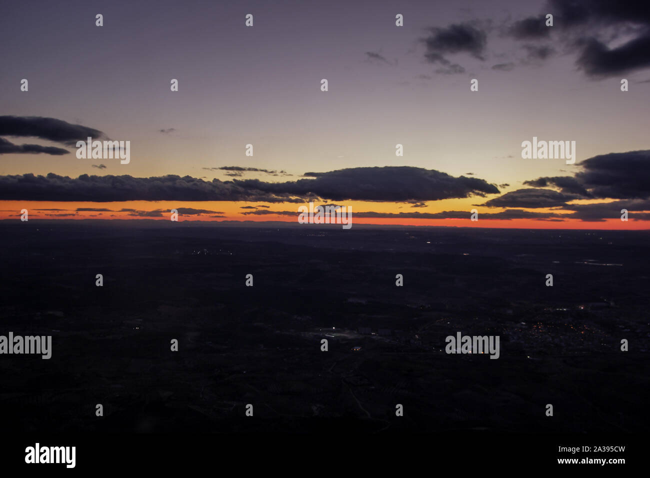 Foto da un tramonto in aereo sopra la Spagna Foto Stock