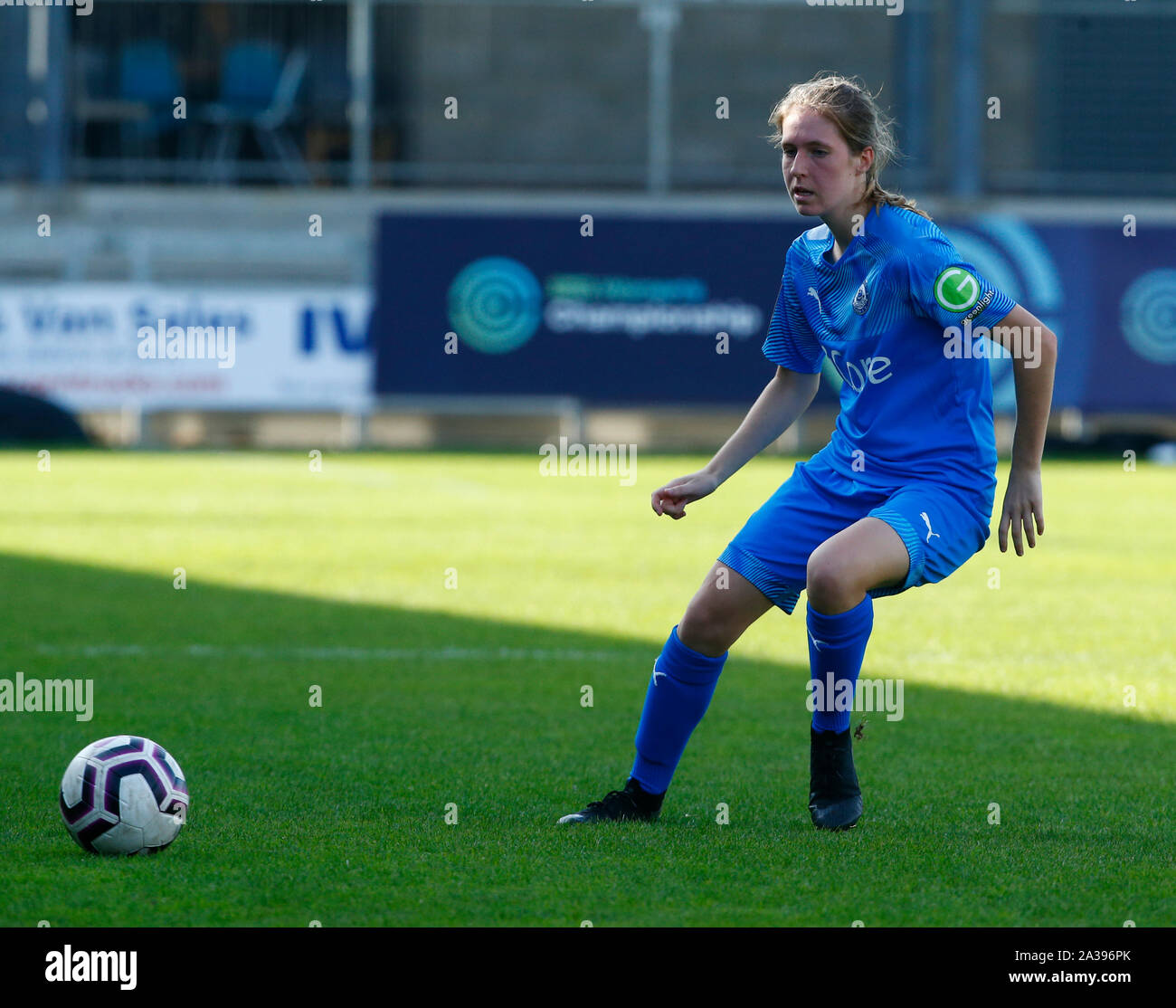 Londra REGNO UNITO. Ottobre 06 Hannah Smith di Billericay Town Ladies durante la donna FA Cup 2° Round Il qualificatore tra Dartford FC donne e Bill Foto Stock