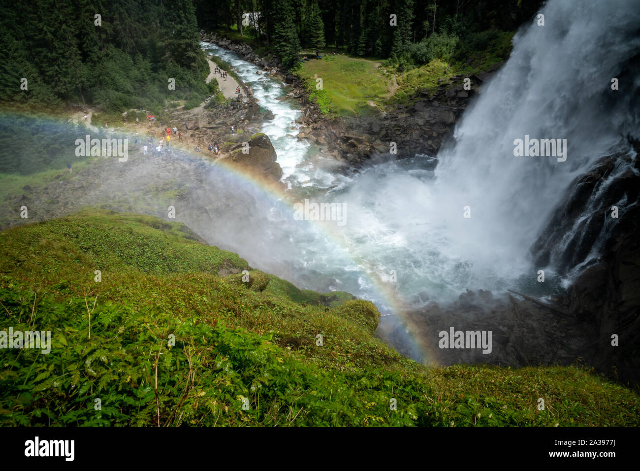 Rainbow su cascate di Krimml, Alti Tauri Parco Nazionale, Salisburgo, Austria Foto Stock