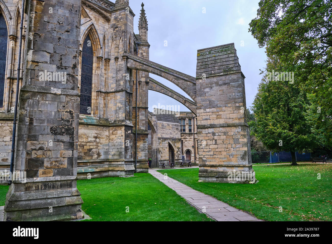 Archi rampanti sostenendo l'estremità orientale della casa del Capitolo della Cattedrale di Lincoln in Lincolnshire, Inghilterra Foto Stock